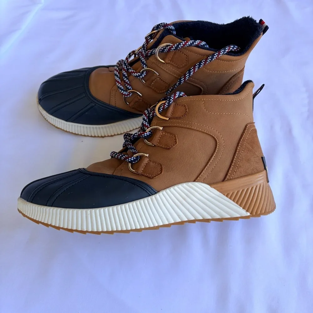 Tommy Hilfiger Jenko Duck Boots Size‎ 8 Tan Navy